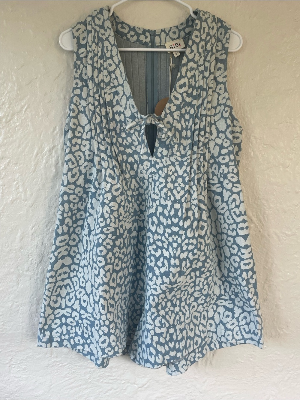 NWT Bibi blue leopard print wide leg romper tie  front, pleats pockets; S